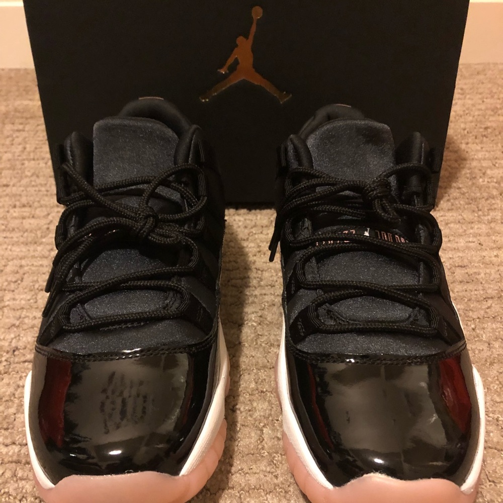 Offering free shipping!!! Jordan 11s retro low